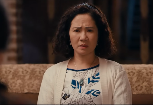 Đ&igrave;nh T&uacute; ghen tu&ocirc;ng khi Ngọc Huyền cười 'tỏa nắng' với đối t&aacute;c - Ảnh 2.