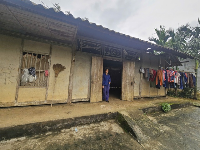 MS 1079: G&aacute;nh nặng chồng chất tr&ecirc;n vai nữ g&oacute;a bụa gồng g&aacute;nh con nhỏ v&agrave; mẹ gi&agrave; yếu trong m&aacute;i nh&agrave; dột n&aacute;t - Ảnh 1.