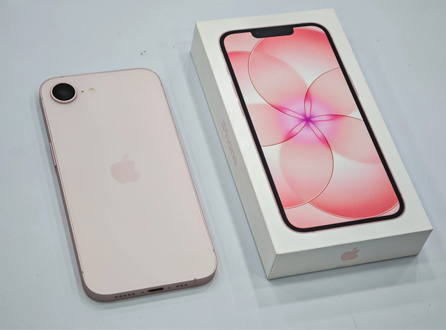 iPhone 17e vs iPhone 17: Ch&ecirc;nh 10 triệu mua m&aacute;y n&agrave;o xứng hơn? - Ảnh 1.