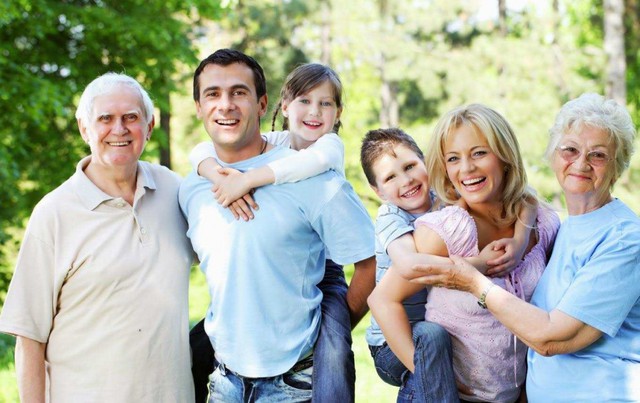 Về gi&agrave;, đừng chỉ để lại tiền cho con ch&aacute;u: 4 điều n&agrave;y mới thực sự gi&uacute;p gia đ&igrave;nh đại ph&uacute;c - Ảnh 1.