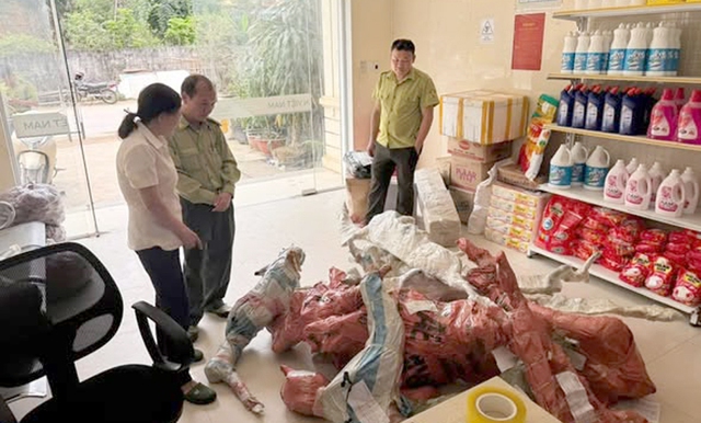 Vụ vận chuyển ph&ocirc;i c&acirc;y muội hồng tr&aacute;i ph&eacute;p tại bưu điện x&atilde; Cẩm Thạch - Ảnh 1.
