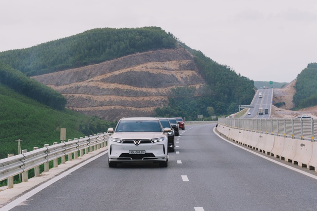 Ở v&ugrave;ng n&uacute;i s&acirc;u vẫn được hỗ trợ kịp thời, dịch vụ hậu m&atilde;i VinFast 'ghi điểm' với người d&ugrave;ng Việt - Ảnh 2.