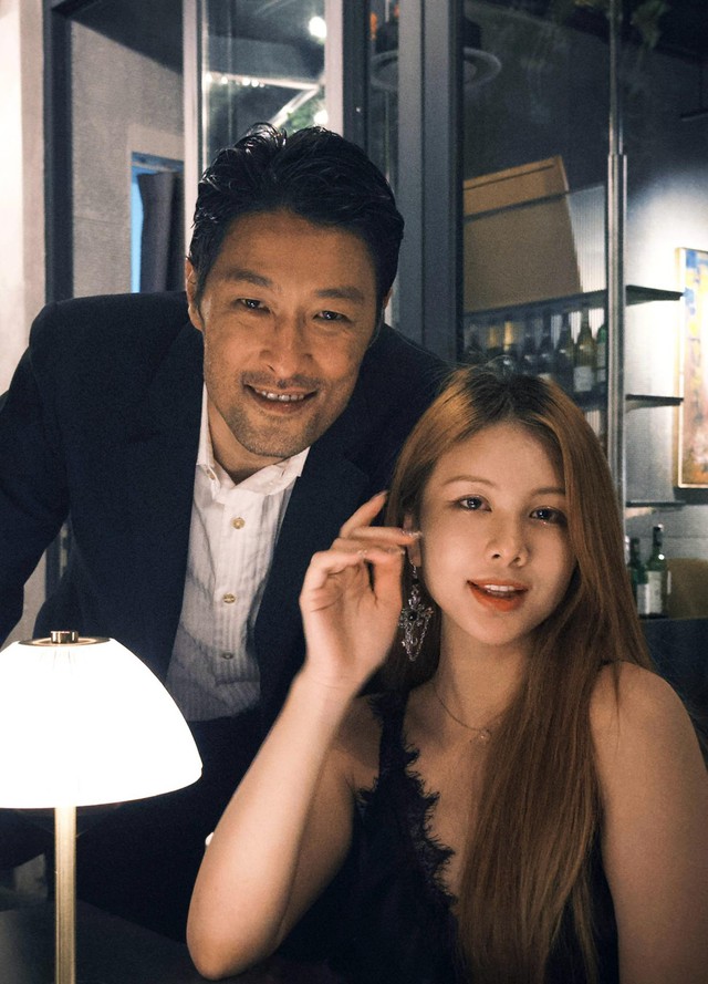 Th&acirc;n thế 't&igrave;nh tin đồn' k&eacute;m 2 gi&aacute;p của Johnny Tr&iacute; Nguyễn - Ảnh 2.