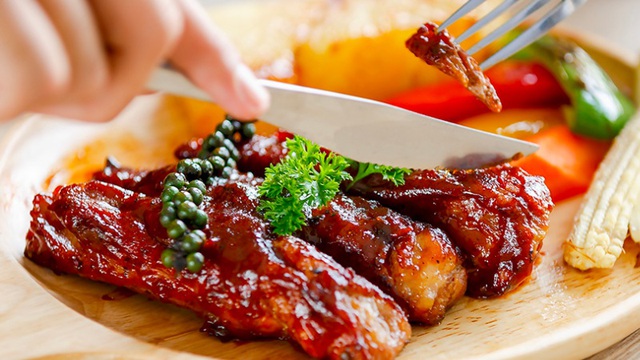 bo-tui-cach-lam-suon-heo-nuong-bbq-chuan-vi-cho-cuoi-tuan-202211221345442766-17769339932071449651940.jpg