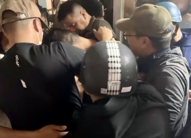 Nghi phạm s&aacute;t hại ngươi phụ nữ được ph&aacute;t hiện tại qu&aacute;n Internet - Ảnh 1.