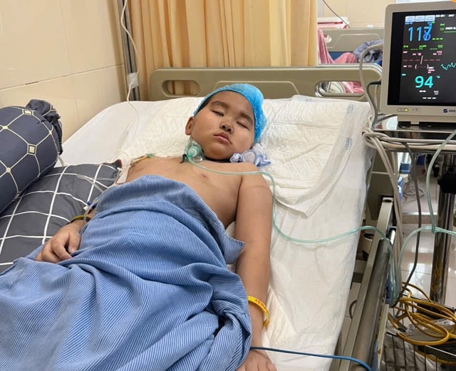 V&ograve;ng tay nh&acirc;n &aacute;i: C&acirc;u chuyện cảm động về b&eacute; trai 11 tuổi chiến đấu với bệnh tật - Ảnh 3.