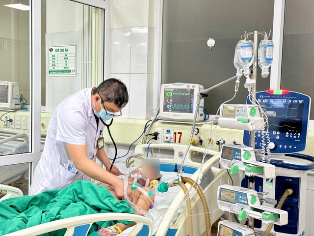 Chủ quan với triệu chứng c&uacute;m B, nhiều người v&agrave;o viện khi đ&atilde; suy h&ocirc; hấp - Ảnh 2.