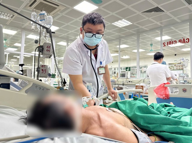 Chủ quan với triệu chứng c&uacute;m B, nhiều người v&agrave;o viện khi đ&atilde; suy h&ocirc; hấp - Ảnh 1.