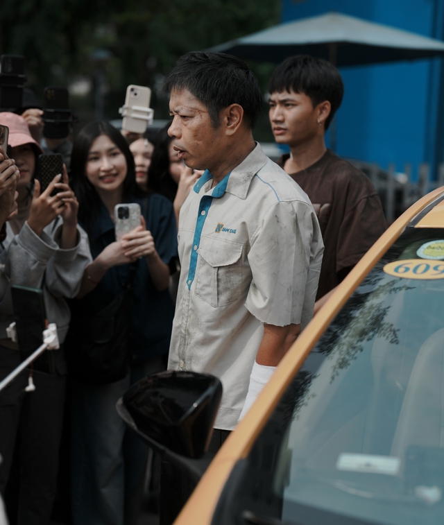 Diễn vi&ecirc;n th&aacute;i h&ograve;a b&ugrave;ng nổ cảm x&uacute;c trong vai người cha khổ cực ở phim Anh H&ugrave;ng - Ảnh 2.