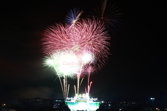 Huyền ảo đ&ecirc;m Cố đ&ocirc; trong Lễ hội Hoa Lư 2026 Với m&agrave;n ph&aacute;o hoa rực rỡ - Ảnh 6.