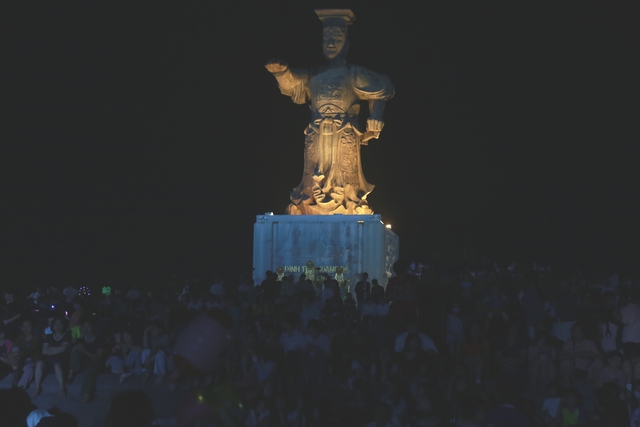 Huyền ảo đ&ecirc;m Cố đ&ocirc; trong Lễ hội Hoa Lư 2026 Với m&agrave;n ph&aacute;o hoa rực rỡ - Ảnh 3.