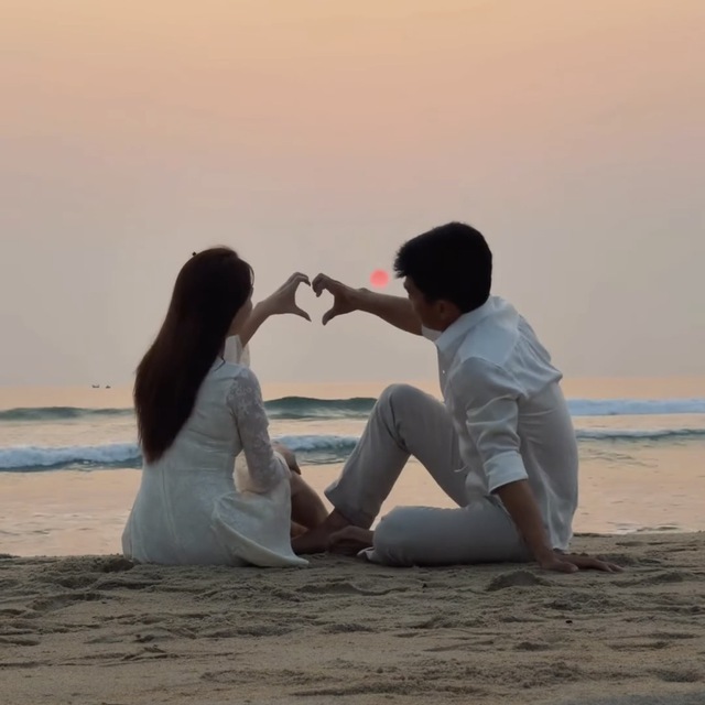 H&ograve;a Minzy đ&aacute;p trả &yacute; kiến tr&aacute;i chiều về ảnh hạnh ph&uacute;c b&ecirc;n chồng qu&acirc;n nh&acirc;n - Ảnh 2.