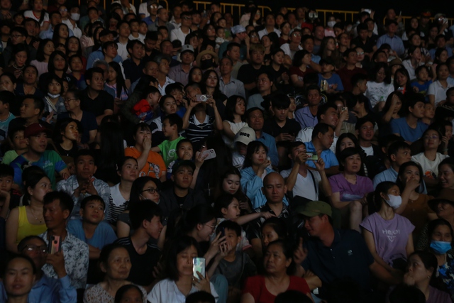 Huyền ảo đ&ecirc;m Cố đ&ocirc; trong Lễ hội Hoa Lư 2026 Với m&agrave;n ph&aacute;o hoa rực rỡ - Ảnh 5.