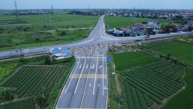 Tỉnh lộ 485B Ninh B&igrave;nh gặp kh&oacute; khăn do n&uacute;t thắt giao th&ocirc;ng đường sắt - Ảnh 8.