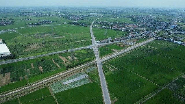 Tỉnh lộ 485B Ninh B&igrave;nh gặp kh&oacute; khăn do n&uacute;t thắt giao th&ocirc;ng đường sắt - Ảnh 1.