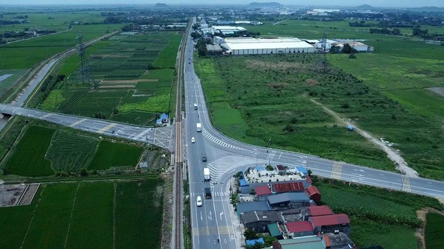 Tỉnh lộ 485B Ninh B&igrave;nh gặp kh&oacute; khăn do n&uacute;t thắt giao th&ocirc;ng đường sắt - Ảnh 7.