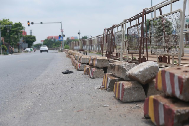 Tỉnh lộ 485B Ninh B&igrave;nh gặp kh&oacute; khăn do n&uacute;t thắt giao th&ocirc;ng đường sắt - Ảnh 9.