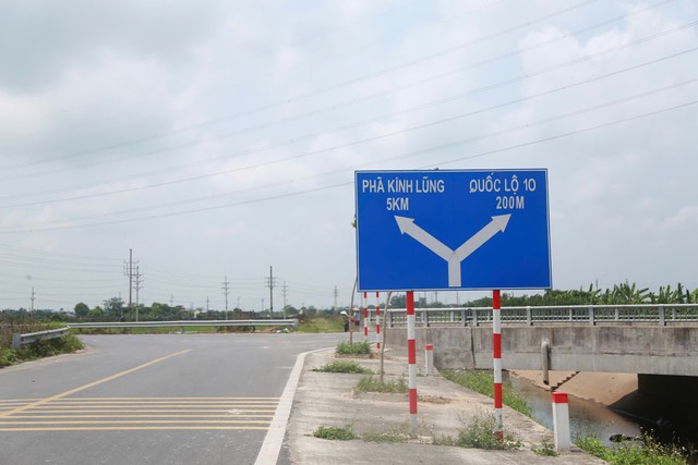 Tỉnh lộ 485B Ninh B&igrave;nh gặp kh&oacute; khăn do n&uacute;t thắt giao th&ocirc;ng đường sắt - Ảnh 5.