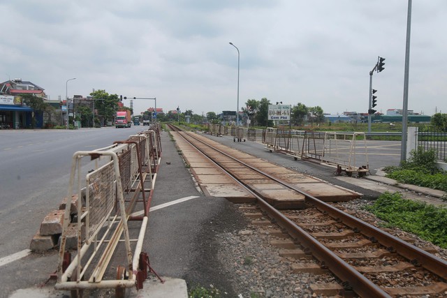 Tỉnh lộ 485B Ninh B&igrave;nh gặp kh&oacute; khăn do n&uacute;t thắt giao th&ocirc;ng đường sắt - Ảnh 3.