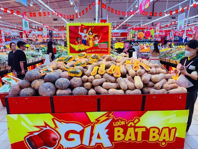 Hà Nội phấn đấu GRDP đạt 11 % trong năm 2026 với kịch bản tăng trưởng mới - Ảnh 3. Hà Nội phấn đấu GRDP đạt 11 % trong năm 2026 với kịch bản tăng trưởng mới - Ảnh 3.