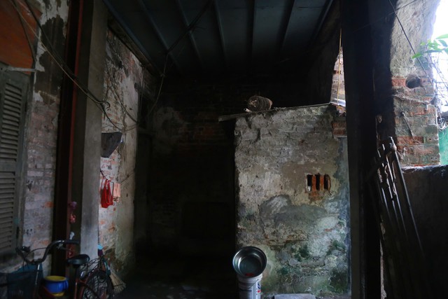 Chung cư cũ phường Nam Định Ninh B&igrave;nh xuống cấp nghi&ecirc;m trọng , nỗi lo an to&agrave;n - Ảnh 4.