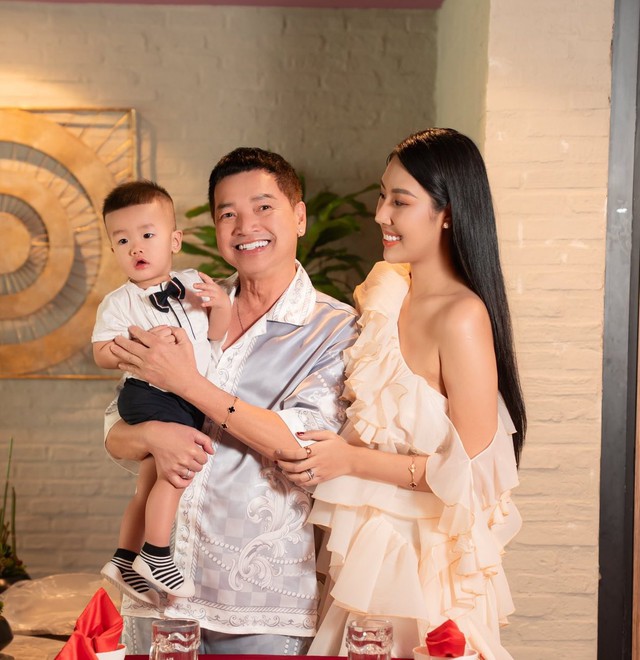Quang Minh tuổi 67: Sở hữu nh&agrave; phố 4 tầng hơn 200m2, vợ trẻ k&eacute;m 37 tuổi v&agrave; &aacute;p lực l&agrave;m cha khi tuổi đ&atilde; lớn - Ảnh 2.