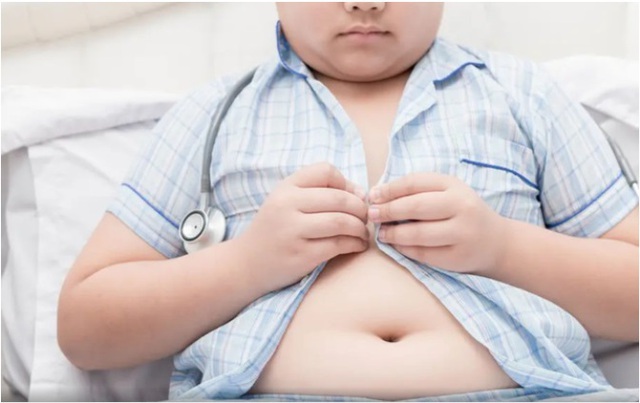 B&eacute; g&aacute;i 7 tuổi ph&aacute;t hiện tiền đ&aacute;i th&aacute;o đường từ dấu hiệu nhiều trẻ em Việt mắc phải - Ảnh 1.