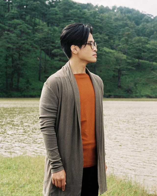 Qu&aacute; tuổi tứ tuần, qu&yacute; &ocirc;ng Vbiz h&aacute;t 'Th&aacute;ng Tư l&agrave; lời n&oacute;i dối của em' vẫn độc th&acirc;n, chăm l&agrave;m từ thiện - Ảnh 2.