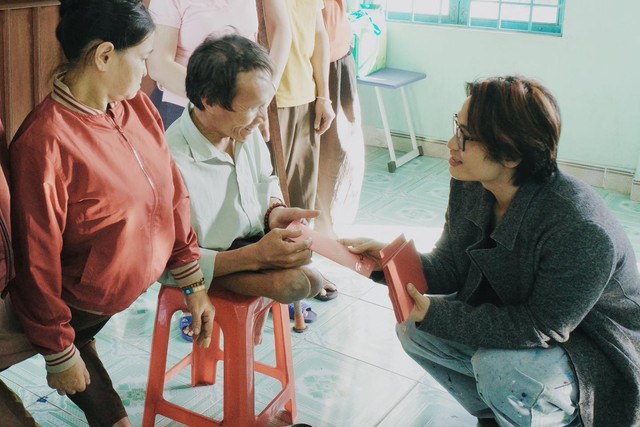 Qu&aacute; tuổi tứ tuần, qu&yacute; &ocirc;ng Vbiz h&aacute;t 'Th&aacute;ng Tư l&agrave; lời n&oacute;i dối của em' vẫn độc th&acirc;n, chăm l&agrave;m từ thiện - Ảnh 6.