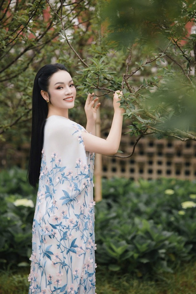 NSƯT T&acirc;n Nh&agrave;n khoe nhan sắc 'hack tuổi' ở trong biệt thự 10 ph&ograve;ng ngủ đẹp như mơ - Ảnh 7.