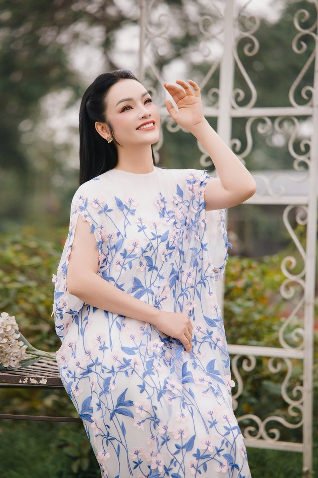 NSƯT T&acirc;n Nh&agrave;n khoe nhan sắc 'hack tuổi' ở trong biệt thự 10 ph&ograve;ng ngủ đẹp như mơ - Ảnh 5.