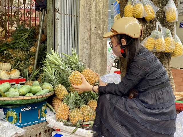 Loại quả Việt đang b&aacute;n đầy chợ gi&aacute; chỉ hơn chục ngh&igrave;n đồng/quả, tiểu thương chỉ c&aacute;ch chọn h&agrave;ng ngọt lịm, mọng nước chỉ qua những chi tiết nhỏ n&agrave;y - Ảnh 3.