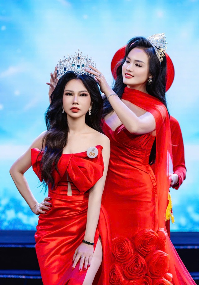 Nữ phi&ecirc;n dịch vi&ecirc;n Bắc Ninh đăng quang Mrs Earth Vietnam 2026 đầy ấn tượng - Ảnh 1.