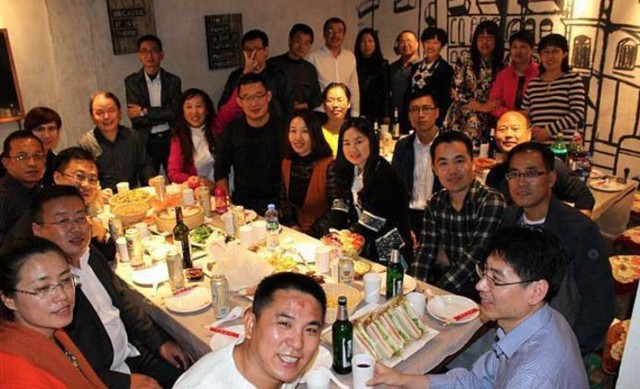 Họp lớp tưởng vui, ai ngờ t&ocirc;i bị đuổi khỏi nh&oacute;m chỉ sau một đ&ecirc;m - Ảnh 1.