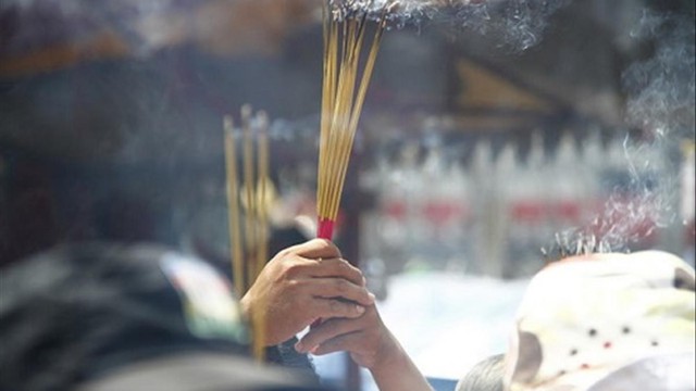 Thứ tự thắp hương trong nh&agrave; c&oacute; nhiều b&agrave;n thờ bạn n&ecirc;n biết - Ảnh 3.