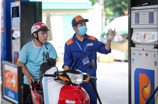 Gi&aacute; xăng dầu ng&agrave;y 29/4/2026: Biến động bất ngờ trước dịp nghỉ lễ 30/4 &ndash; 1/5 - Ảnh 1.