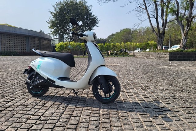 Xe m&aacute;y điện gi&aacute; 26,5 triệu đồng đẹp ho&agrave;n hảo, trang bị ngang xe xăng, đi 113 km/lần sạc, sạc si&ecirc;u tốc, rẻ hơn Vision, chỉ ngang xe số Wave Alpha - Ảnh 4.