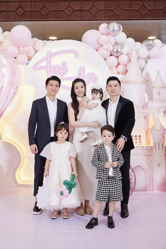 Đỗ Mỹ Linh được anh chồng tặng t&uacute;i h&agrave;ng hiệu gi&aacute; hơn 300 triệu đồng - Ảnh 3.