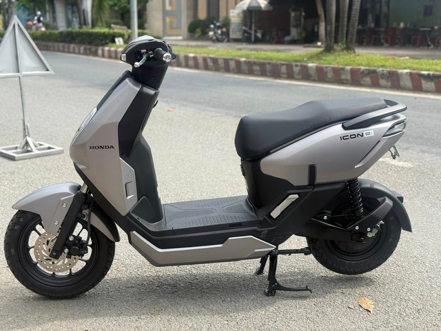 Giá xe máy điện Honda giảm mạnh, thấp hiếm thấy dù mới ra mắt, rẻ chỉ như Wave Alpha khiến người dùng xôn xao - Ảnh 3. Giá xe máy điện Honda giảm mạnh, thấp hiếm thấy dù mới ra mắt, rẻ chỉ như Wave Alpha khiến người dùng xôn xao - Ảnh 3.