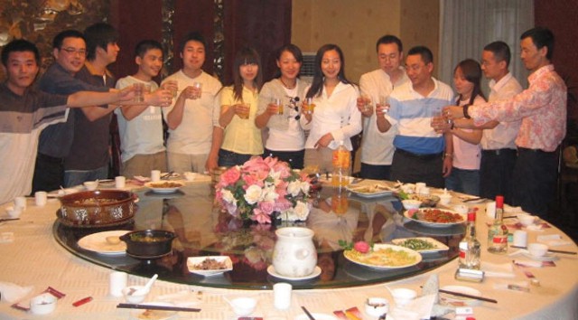 Kh&ocirc;ng được mời họp lớp, t&ocirc;i giận t&iacute;m mặt, v&agrave;i ng&agrave;y sau lại thầm cảm ơn v&igrave; quyết định ấy - Ảnh 1.