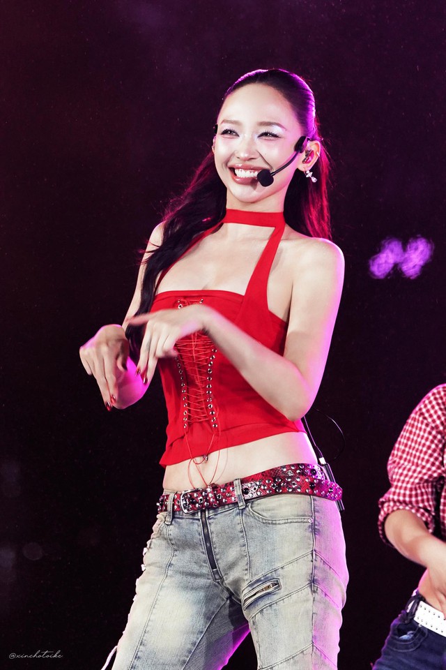 V&ograve;ng eo con kiến của nữ ca sĩ 37 tuổi vừa viral trong lễ trao giải 'L&agrave;n s&oacute;ng xanh' - Ảnh 3.