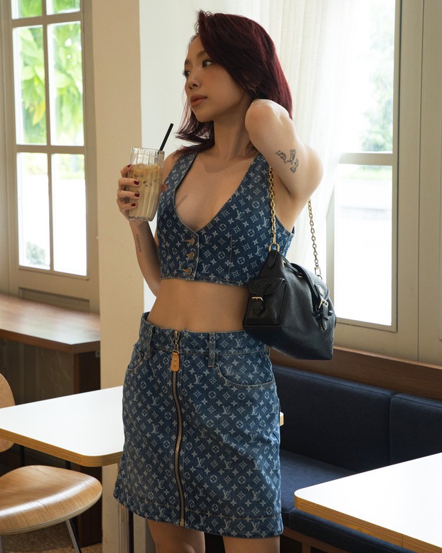 V&ograve;ng eo con kiến của nữ ca sĩ 37 tuổi vừa viral trong lễ trao giải 'L&agrave;n s&oacute;ng xanh' - Ảnh 9.