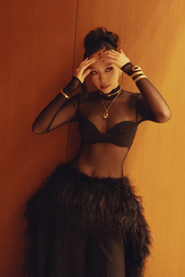 V&ograve;ng eo con kiến của nữ ca sĩ 37 tuổi vừa viral trong lễ trao giải 'L&agrave;n s&oacute;ng xanh' - Ảnh 10.