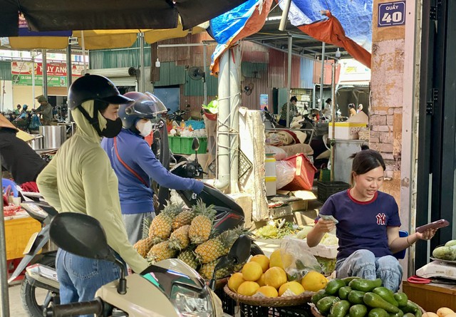 Loại quả Việt đang b&aacute;n đầy chợ gi&aacute; chỉ hơn chục ngh&igrave;n đồng/quả - Ảnh 1.