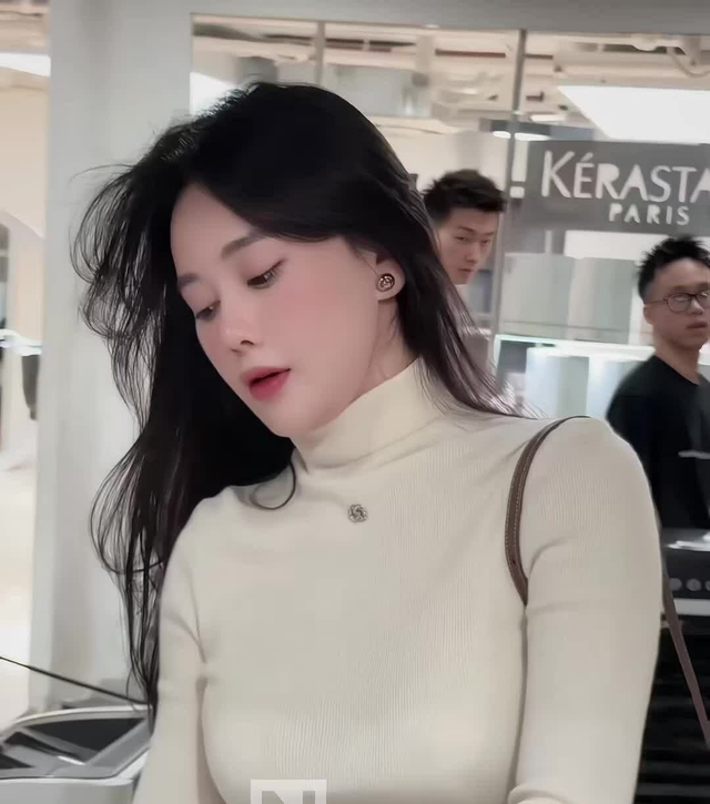 Phương Oanh g&acirc;y sốt với diện mạo mới v&agrave; khoảnh khắc đời thường 2026 - Ảnh 2.