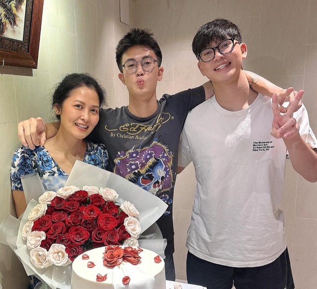Tuổi trung ni&ecirc;n l&agrave;m mẹ đơn th&acirc;n nu&ocirc;i 2 con trai kh&ocirc;n lớn của nữ diễn vi&ecirc;n phim 'Mưa đỏ' - Ảnh 9.