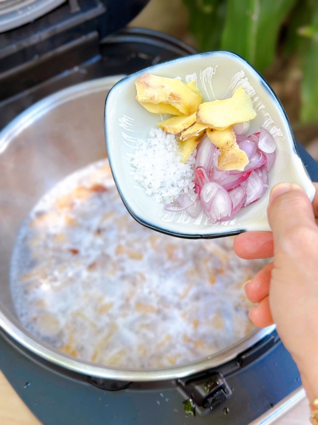 Từ khi ph&aacute;t hiện c&aacute;ch l&agrave;m mỡ lợn từ nồi cơm điện, đời t&ocirc;i 'sang trang' - Ảnh 3.