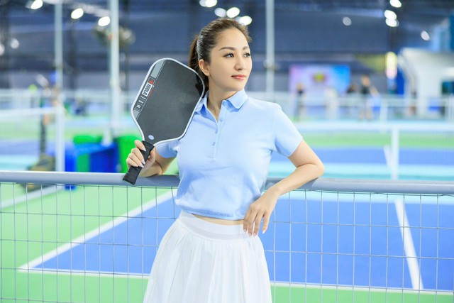 44 tuổi và trải qua 3 lần sinh nở nhưng Khánh Thi vẫn khoe vóc dáng nóng bỏng nhờ siết cân đúng cách - Ảnh 5. 44 tuổi và trải qua 3 lần sinh nở nhưng Khánh Thi vẫn khoe vóc dáng nóng bỏng nhờ siết cân đúng cách - Ảnh 5.