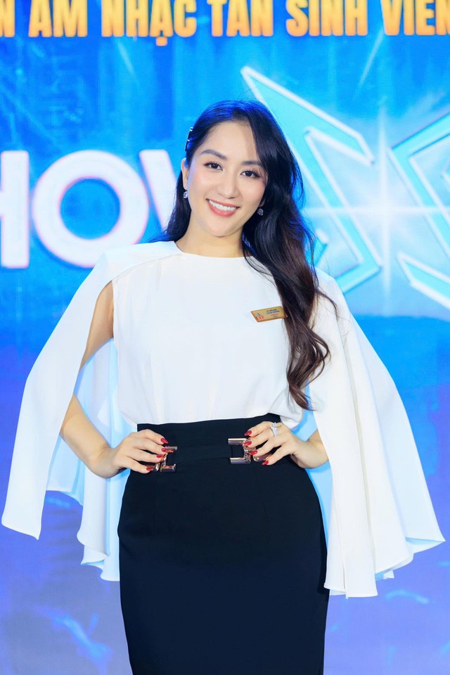 44 tuổi và trải qua 3 lần sinh nở nhưng Khánh Thi vẫn khoe vóc dáng nóng bỏng nhờ siết cân đúng cách - Ảnh 9. 44 tuổi và trải qua 3 lần sinh nở nhưng Khánh Thi vẫn khoe vóc dáng nóng bỏng nhờ siết cân đúng cách - Ảnh 9.