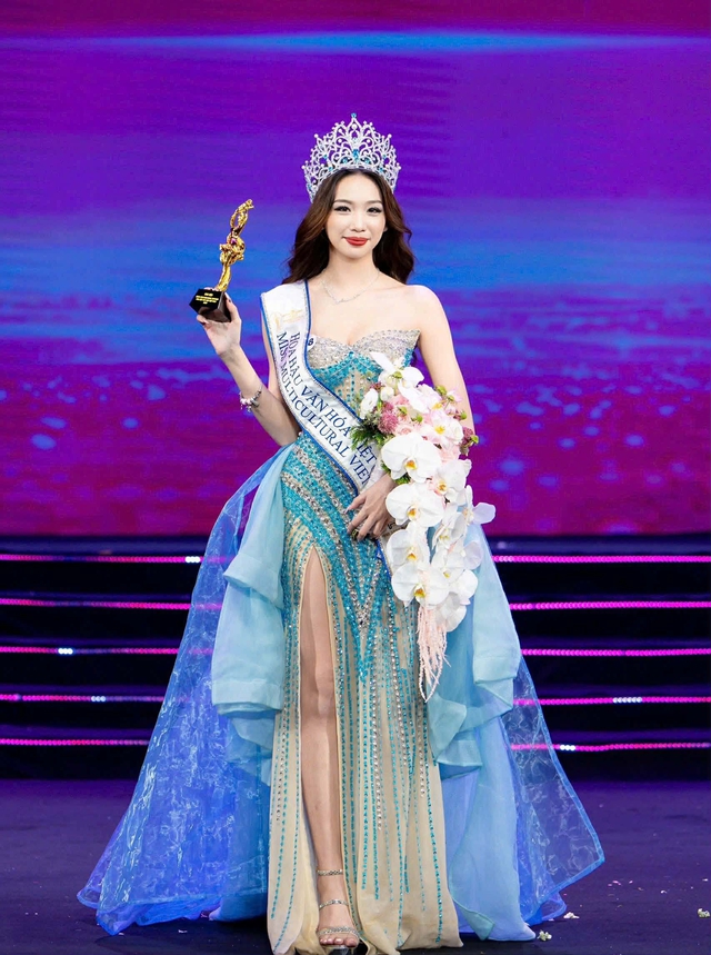 Nữ sinh 17 tuổi qu&ecirc; Ninh B&igrave;nh đăng quang Hoa hậu Văn h&oacute;a Việt Nam 2026 - Ảnh 1.